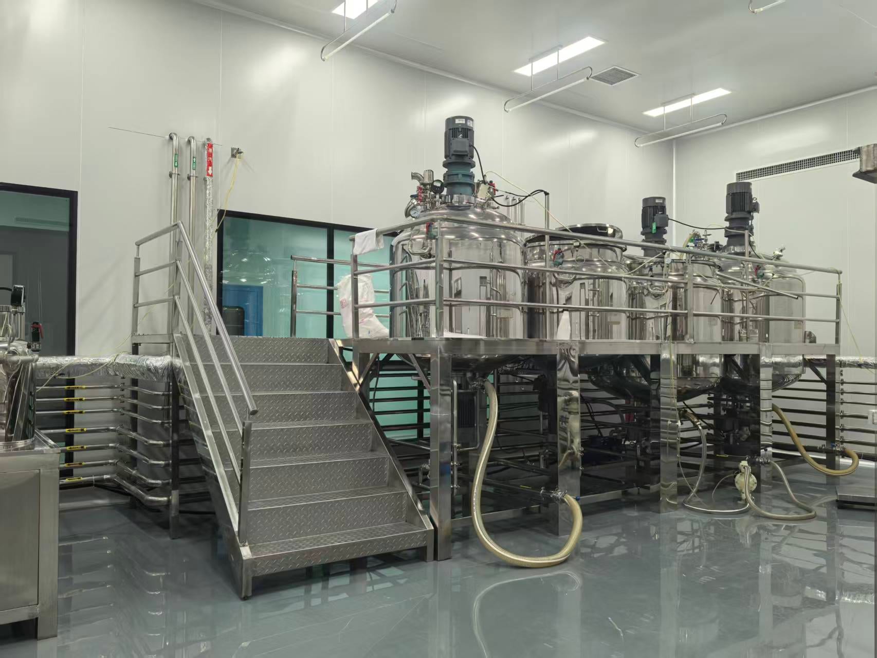 Stainless-steel vacuum emulsification line for creams, lotions and emulsions
